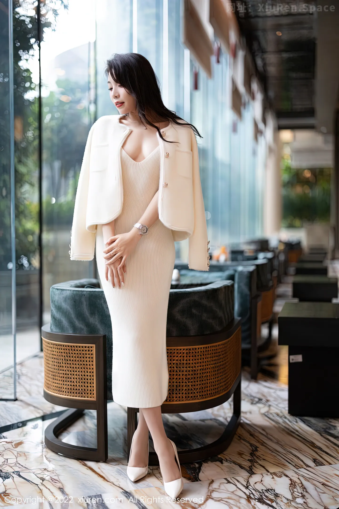 图片[5]-[XiuRen秀人网] 2023.05.05 VOL.6675 茜茜Kimi OL制服与白色透视情趣内衣加灰丝美腿性感私房写真集-秀人网官方网站